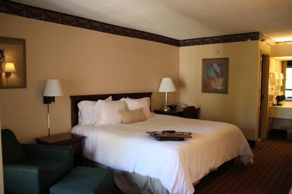 Baymont By Wyndham Mcdonough Hotell Rum bild